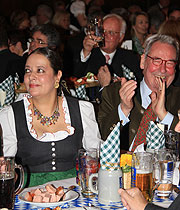 Ex- Augustiner und bayer. Brauerbund Chef Gerhard Ohneis mit Frau Farida Ohneis (©Foto. Martin Schmitz)